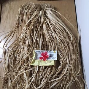 New Women Sexy 2pc Hawaiian Girl Halloween Costume size fit small medium 31”x26”